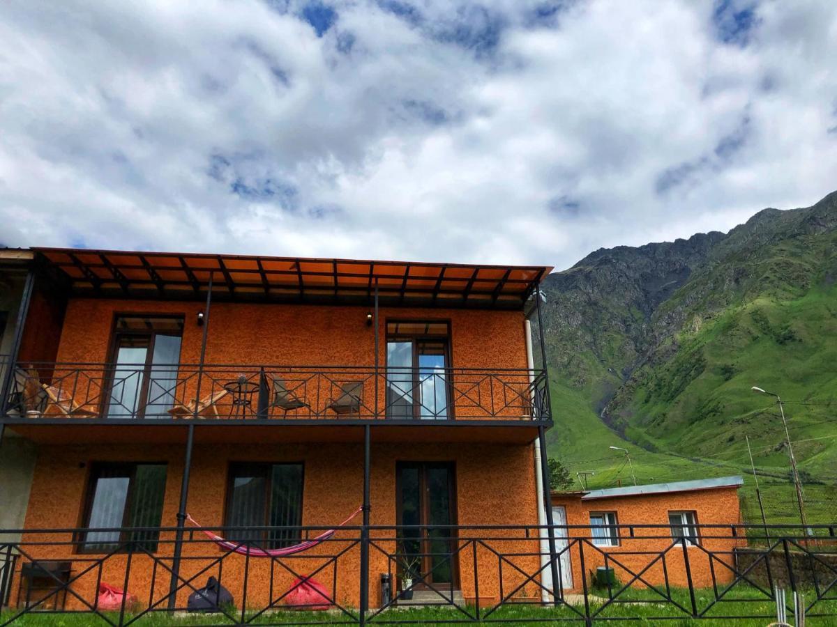 Hotel Elegant Kazbegi Exteriör bild